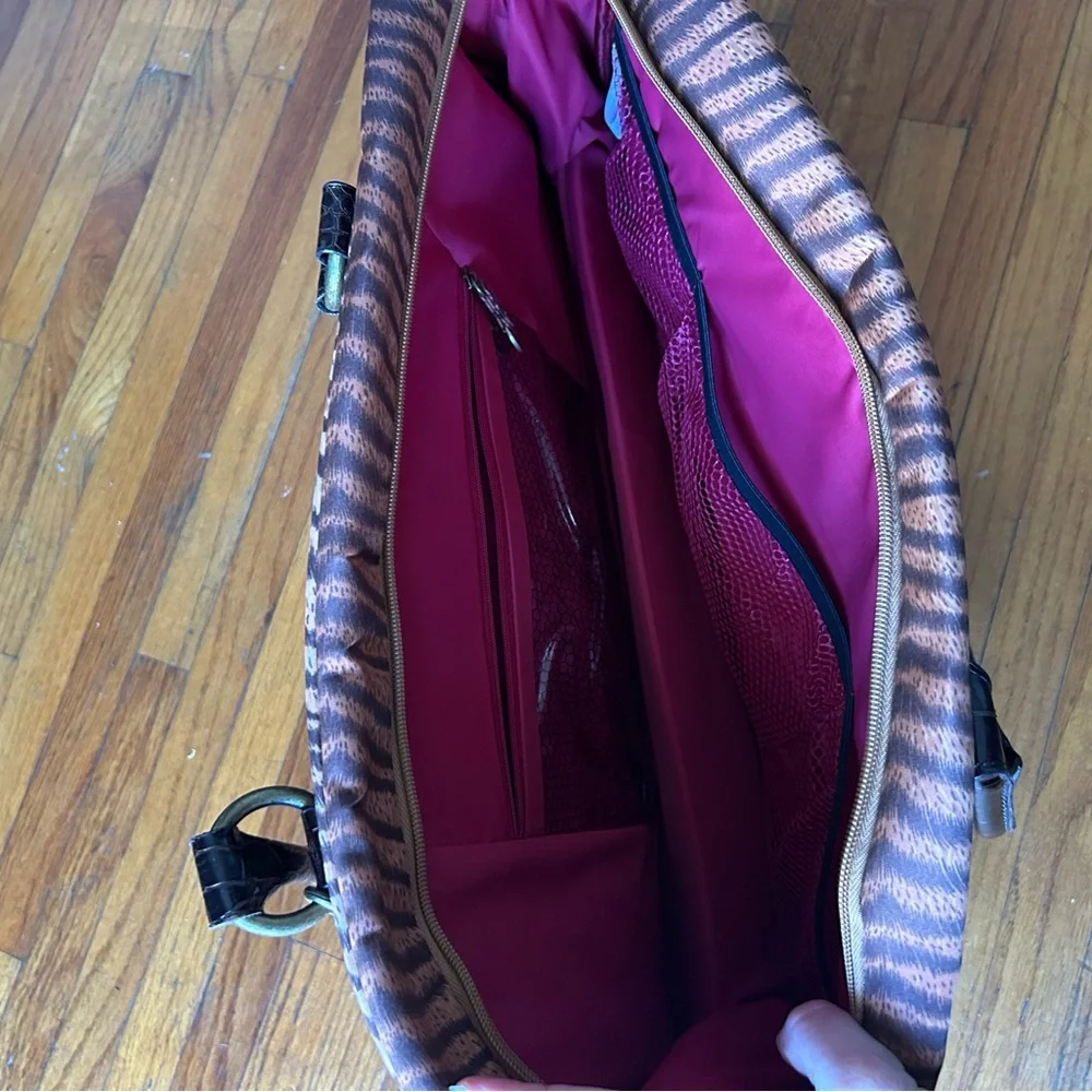 Travelon Tiger Print Travel Bag - Picture 8 of 9